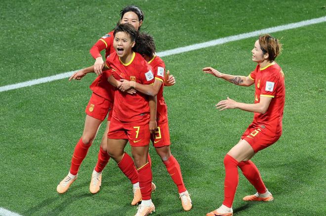 女足世界杯生死战：中国女足迎战英格兰，丹