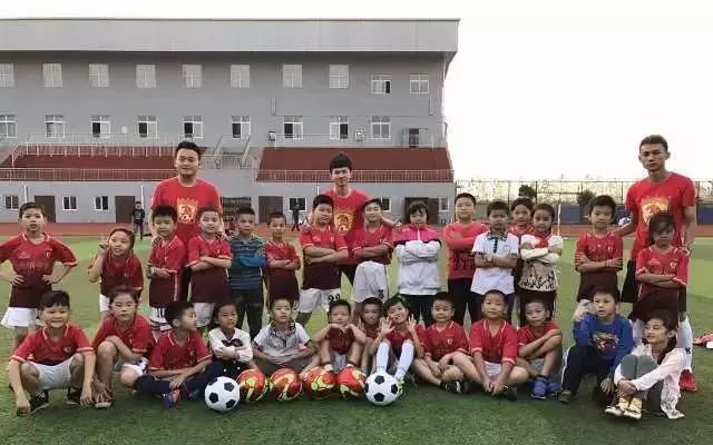 南昌市铁路第二小学：校园足球强校的青少年