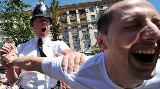足球场上的打架事件_足球历史最严重的打架事件_打架足球严重事件历史记录
