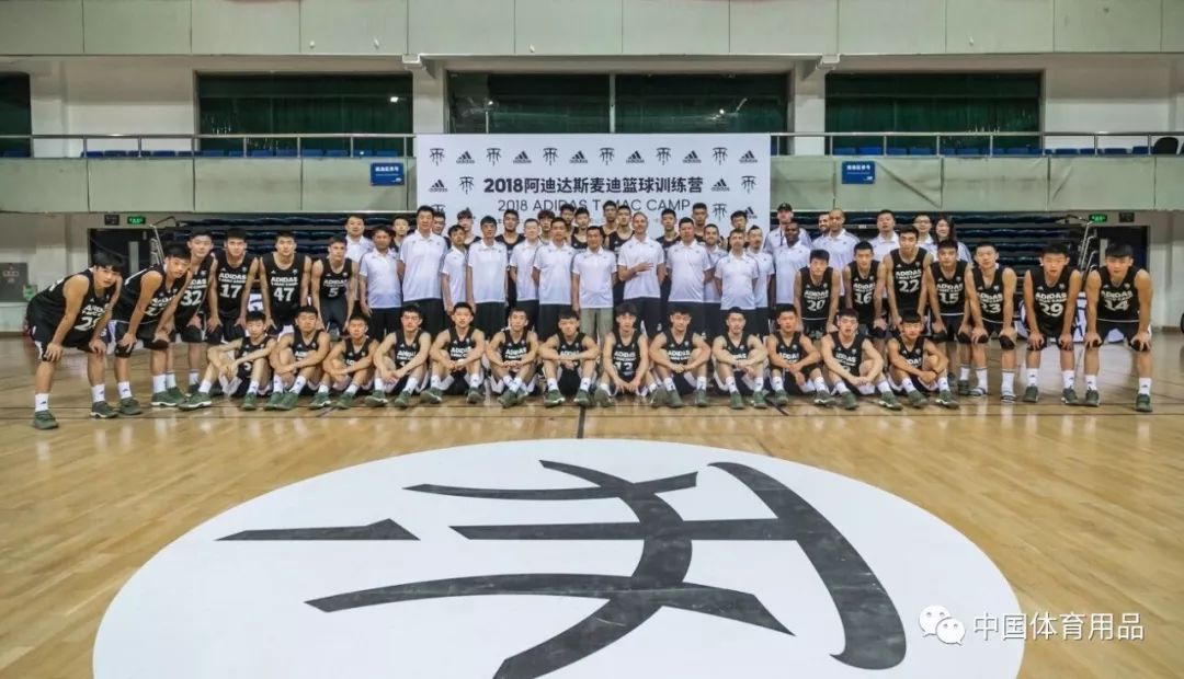 FILA签约王源为品牌代言人，耐克全亚洲