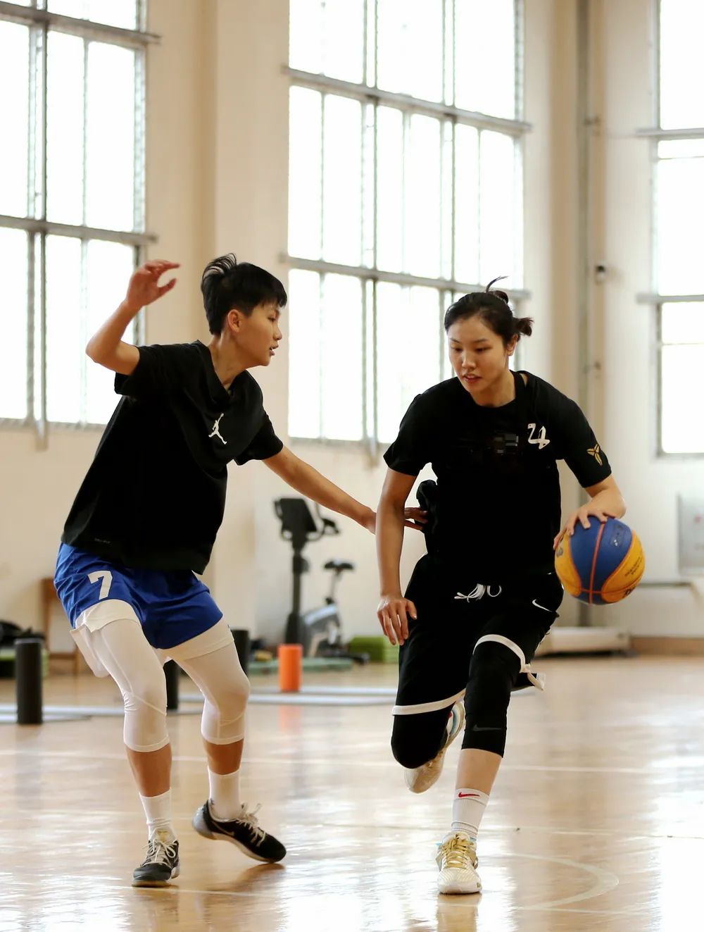 中国女篮世界杯决赛不敌美国，追平历史最佳