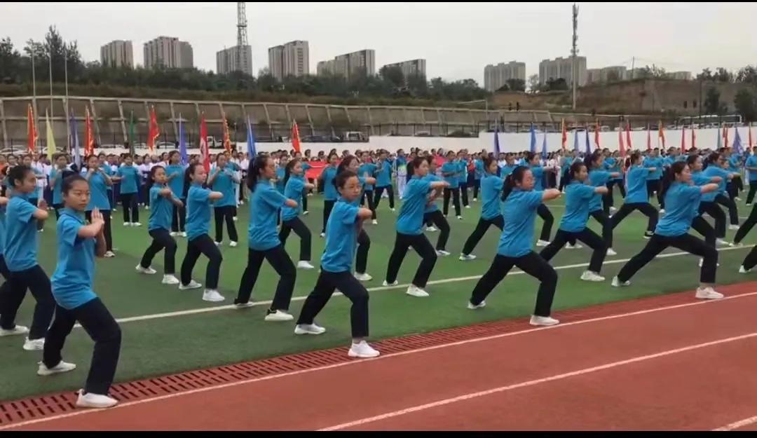 高中运动会奖项_高中生运动会奖品_运动会高中领奖