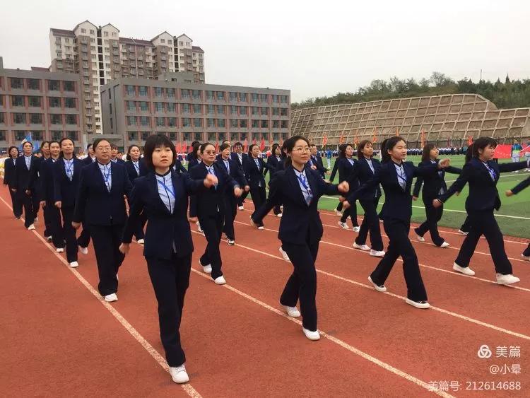 高中运动会奖项_运动会高中领奖_高中生运动会奖品