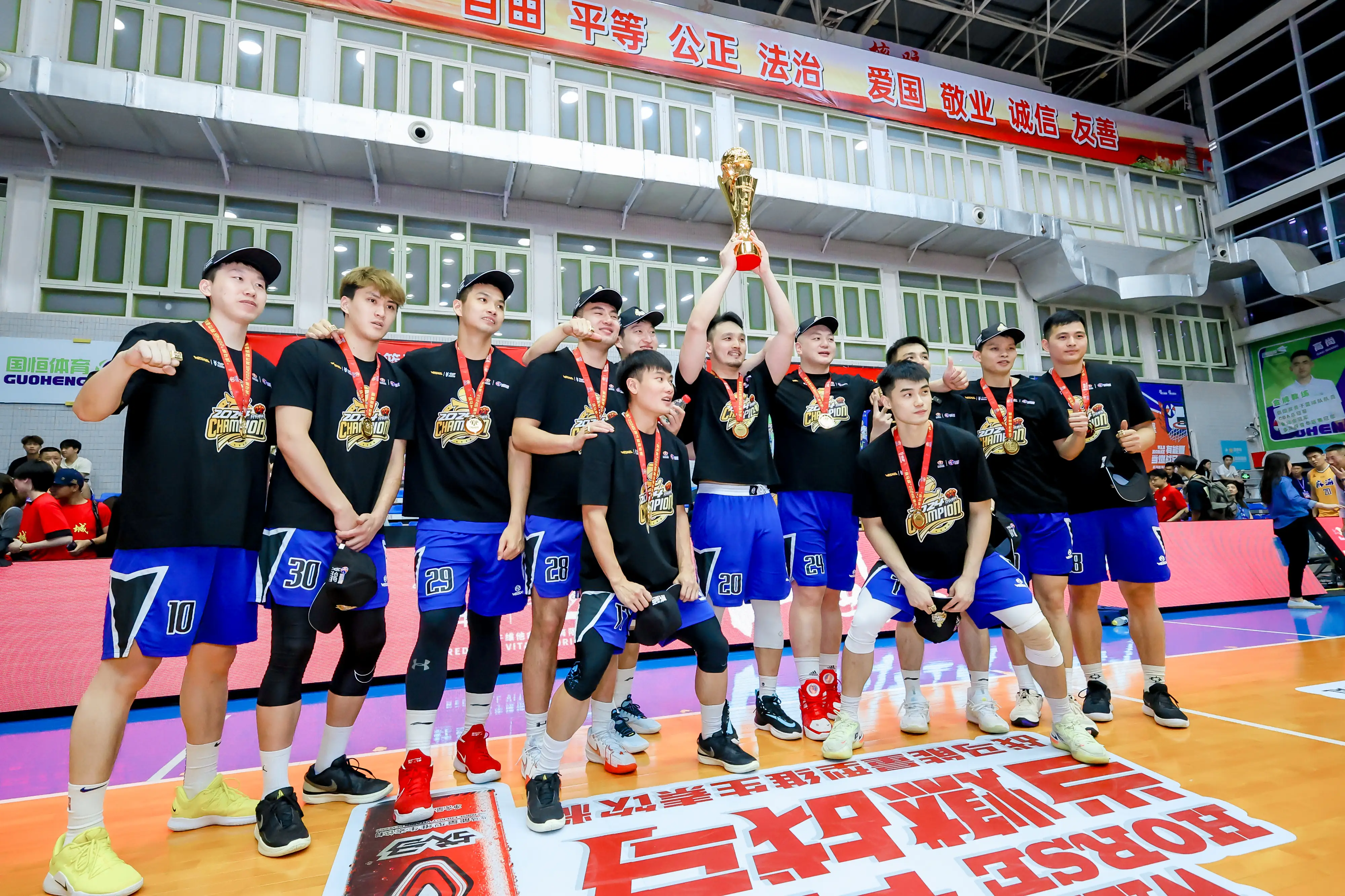 广东东莞篮球联赛冠军_东莞篮球冠军之夜庆典_广东东莞队篮球队