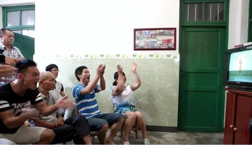 早期的奥运举重冠军石智勇_奥运举重石智勇视频_中国举重奥运冠军石智勇