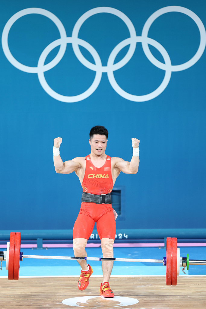 奥运冠军举重的人怎么画_奥运举重冠军画人是谁_奥运举重冠军简易画