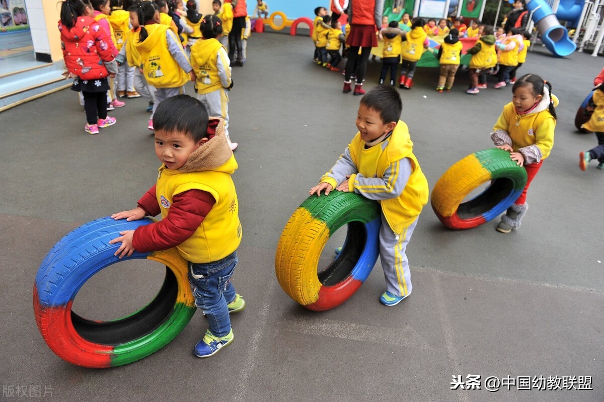 儿童篮球障碍训练_幼儿篮球障碍物训练图解_幼儿园篮球障碍规则