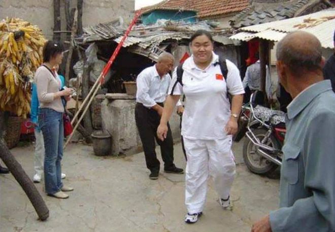 中国举重冠军晕倒事件_举重意外视频_举重晕倒视频大全