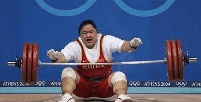 中国举重冠军晕倒事件_举重晕倒视频大全_举重意外视频