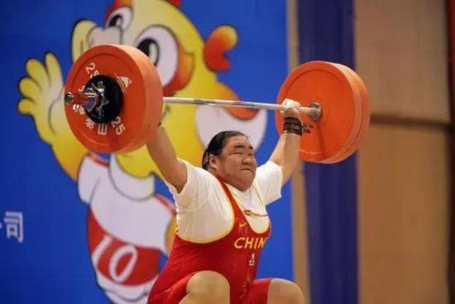 举重晕倒视频大全_举重意外视频_中国举重冠军晕倒事件
