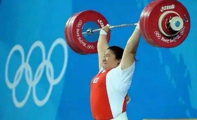 举重意外视频_中国举重冠军晕倒事件_举重晕倒视频大全