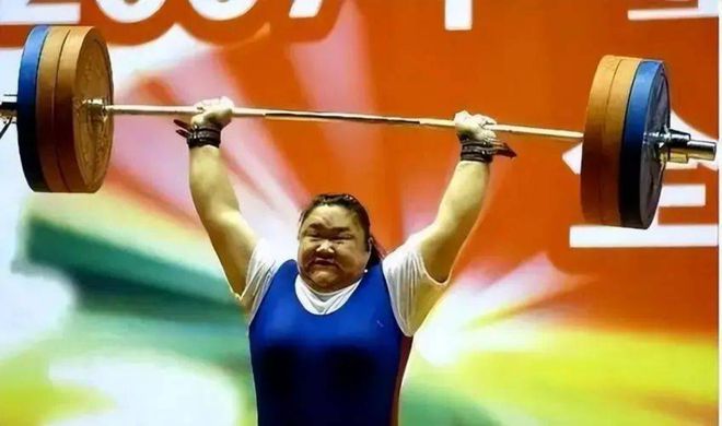 举重晕倒视频大全_举重意外视频_中国举重冠军晕倒事件