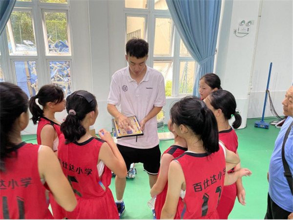 中小学篮球赛夺冠_2021年小学篮球比赛_小学校园篮球联赛决赛冠军