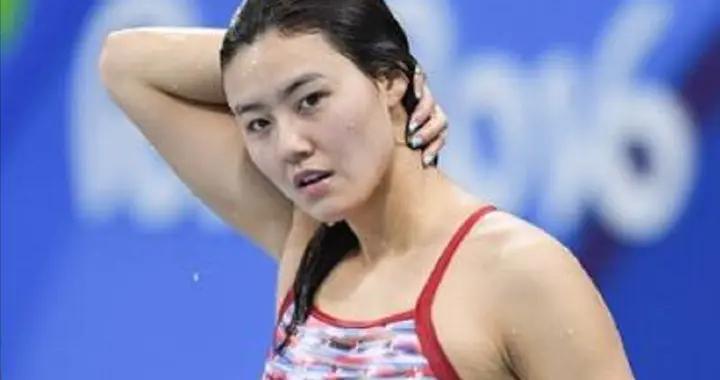 游泳冠军有个泳帽掉了怎么回事_游泳比赛泳帽_游泳比赛泳帽掉了算犯规吗