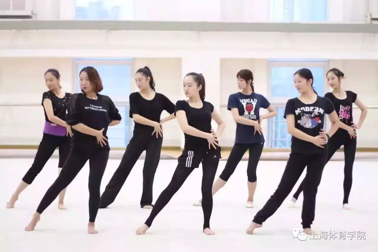 大学生体操运动视频锻炼_大学体操视频_大学生体操惊艳